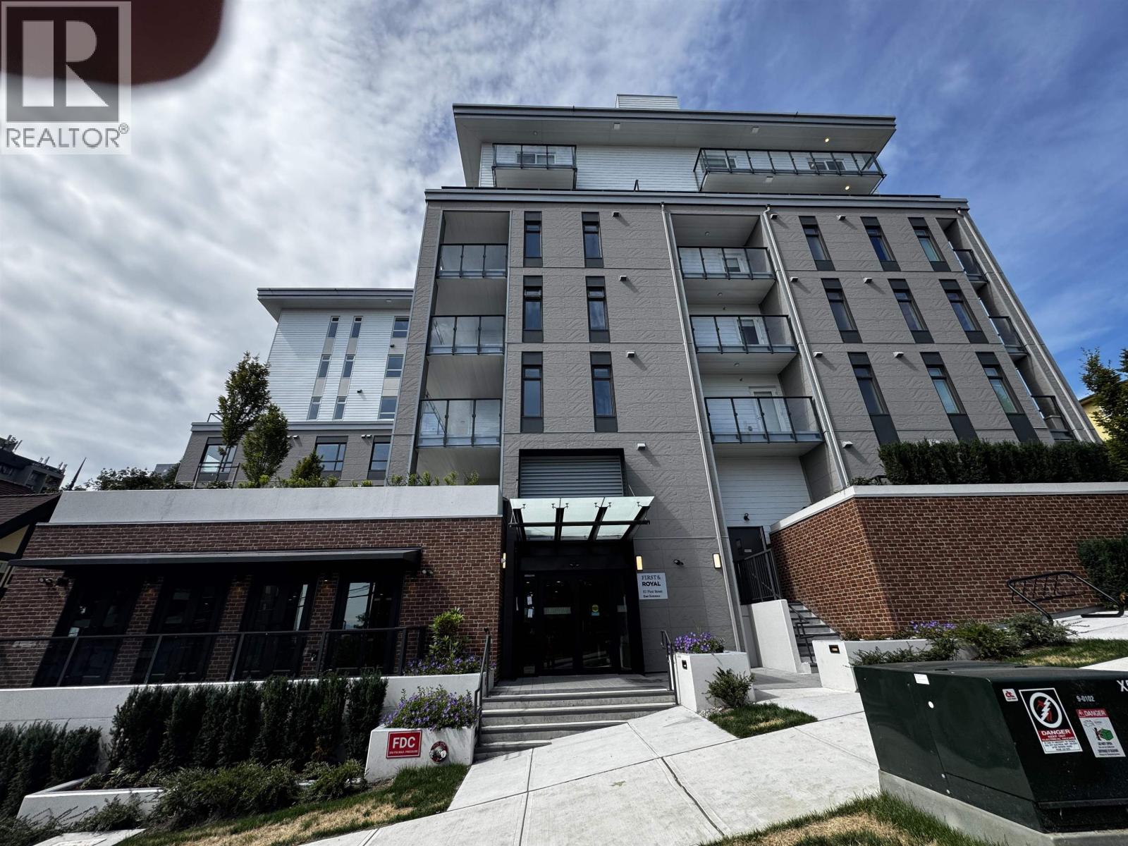 611 82 FIRST STREET, New Westminster, British Columbia