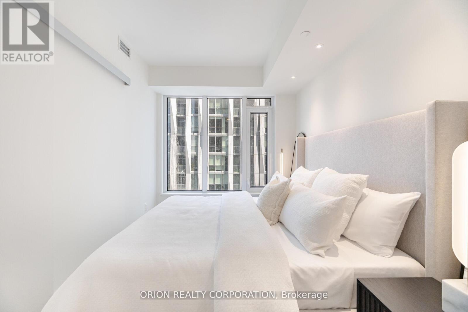 3204 - 11 Yorkville Avenue, Toronto, Ontario  M4W 1L2 - Photo 21 - C13590278
