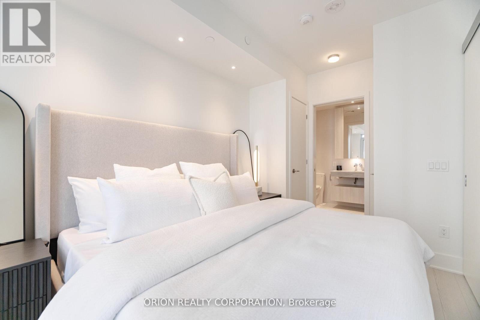 3204 - 11 Yorkville Avenue, Toronto, Ontario  M4W 1L2 - Photo 22 - C13590278