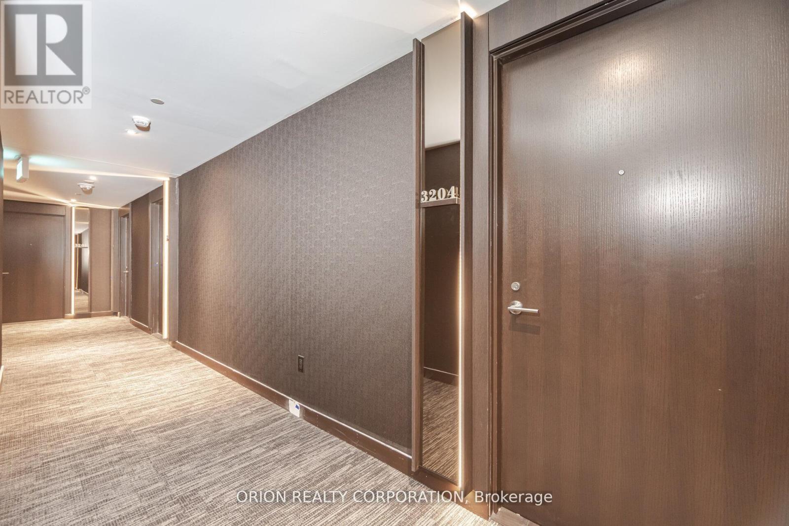 3204 - 11 Yorkville Avenue, Toronto, Ontario  M4W 1L2 - Photo 3 - C13590278