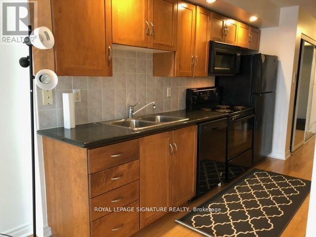 1022 - 270 Wellington Street W, Toronto, Ontario  M5V 3P5 - Photo 8 - C13590280