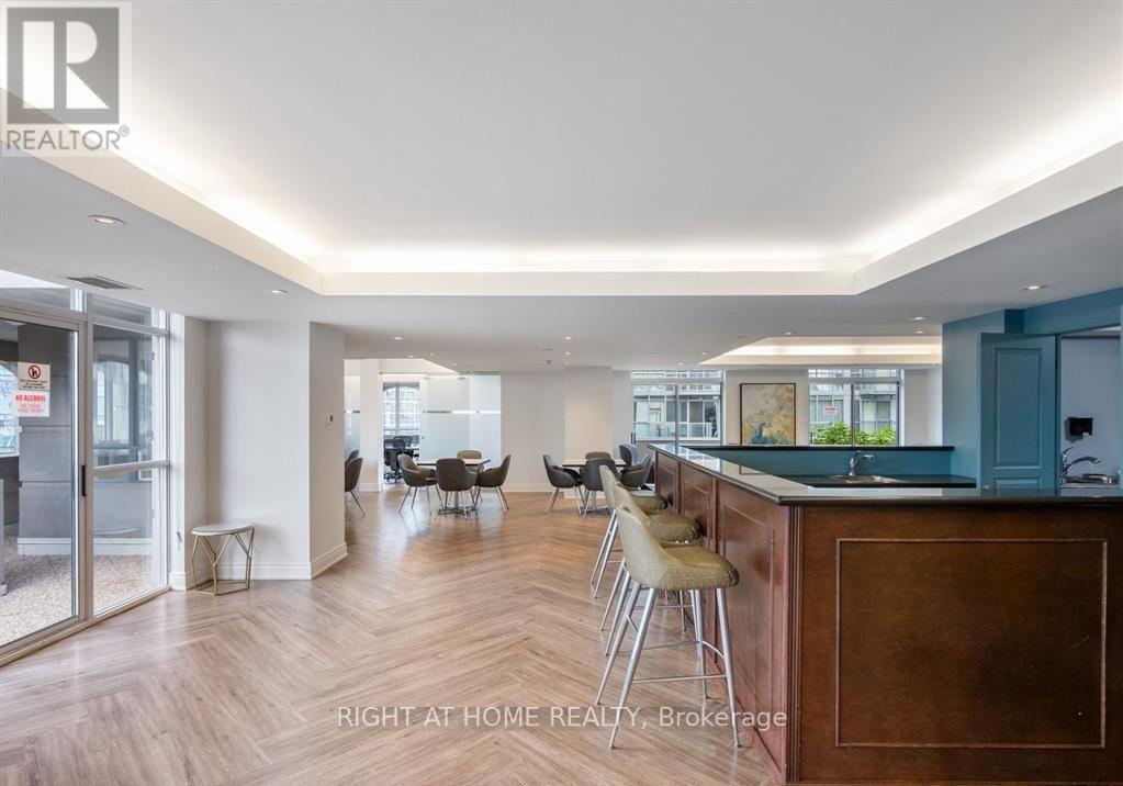 1221 - 140 Simcoe Street, Toronto, Ontario  M5H 4E9 - Photo 13 - C13590316