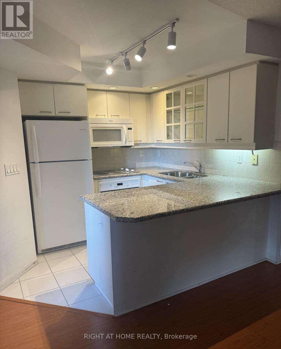 1221 - 140 Simcoe Street, Toronto, Ontario  M5H 4E9 - Photo 7 - C13590316