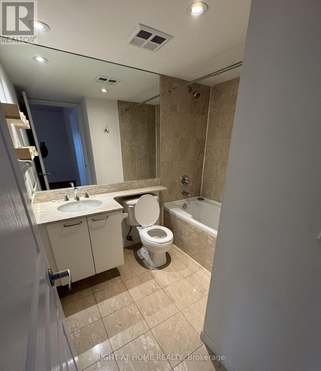 1221 - 140 Simcoe Street, Toronto, Ontario  M5H 4E9 - Photo 9 - C13590316