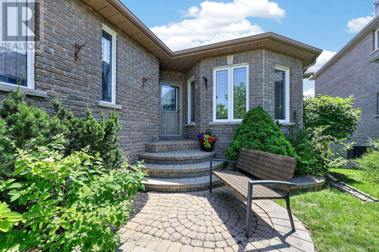 157 Birkhall Place, Barrie (Innis-Shore), Ontario  L4N 0K7 - Photo 2 - S13590340