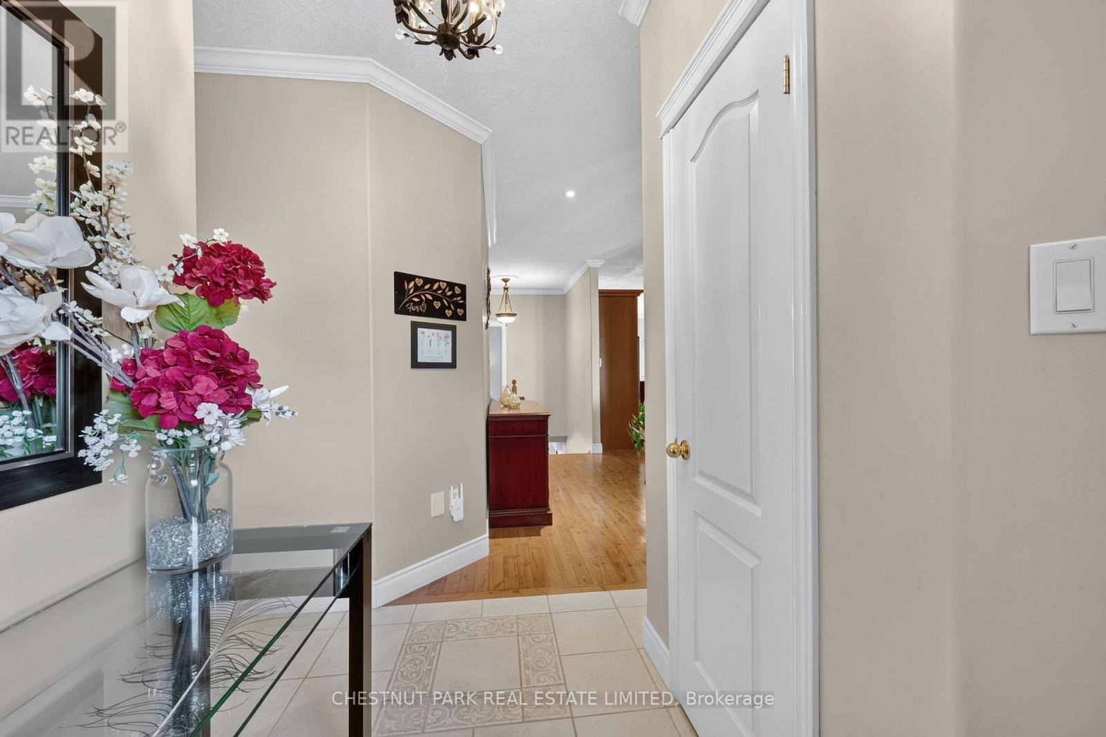 157 Birkhall Place, Barrie (Innis-Shore), Ontario  L4N 0K7 - Photo 4 - S13590340