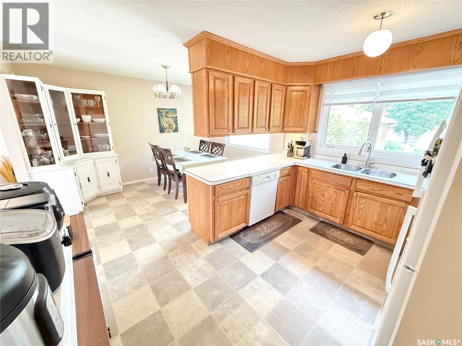 715 Brimacombe Drive, Weyburn, Saskatchewan  S4H 2P7 - Photo 10 - SK043292