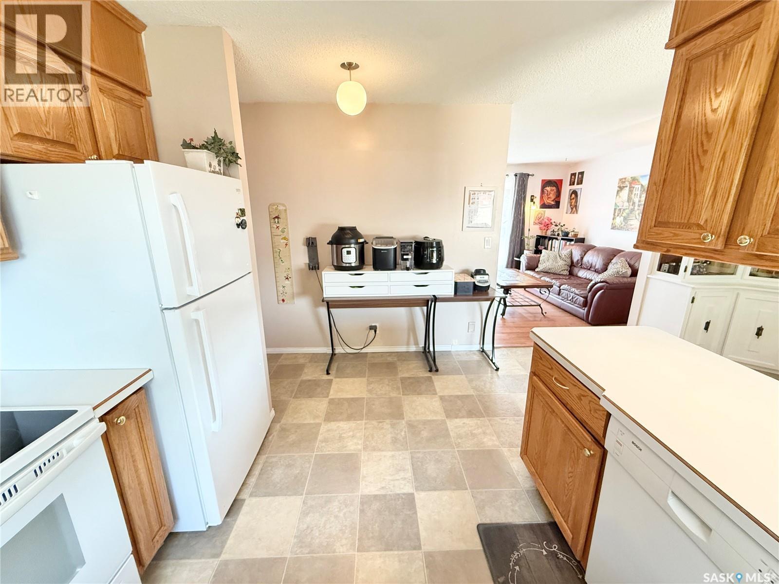715 Brimacombe Drive, Weyburn, Saskatchewan  S4H 2P7 - Photo 13 - SK043292