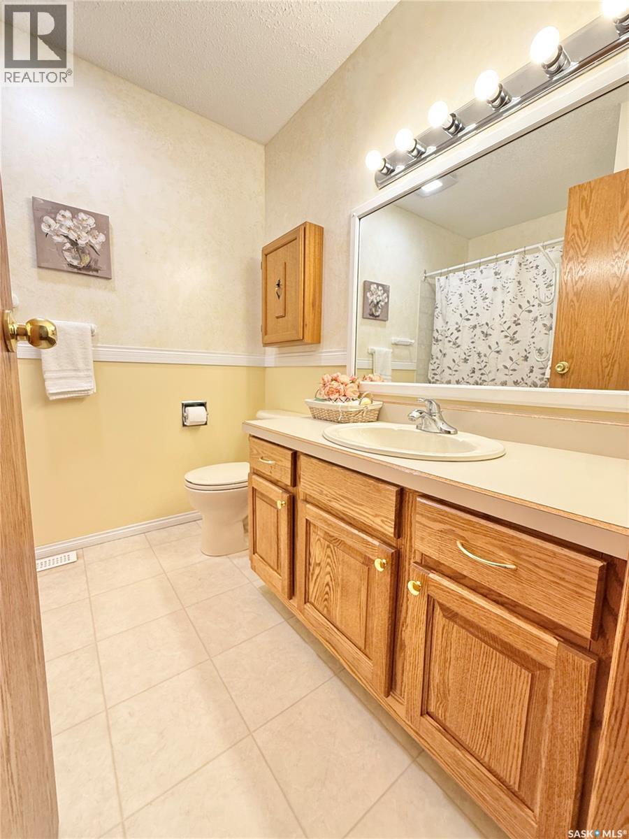 715 Brimacombe Drive, Weyburn, Saskatchewan  S4H 2P7 - Photo 19 - SK043292