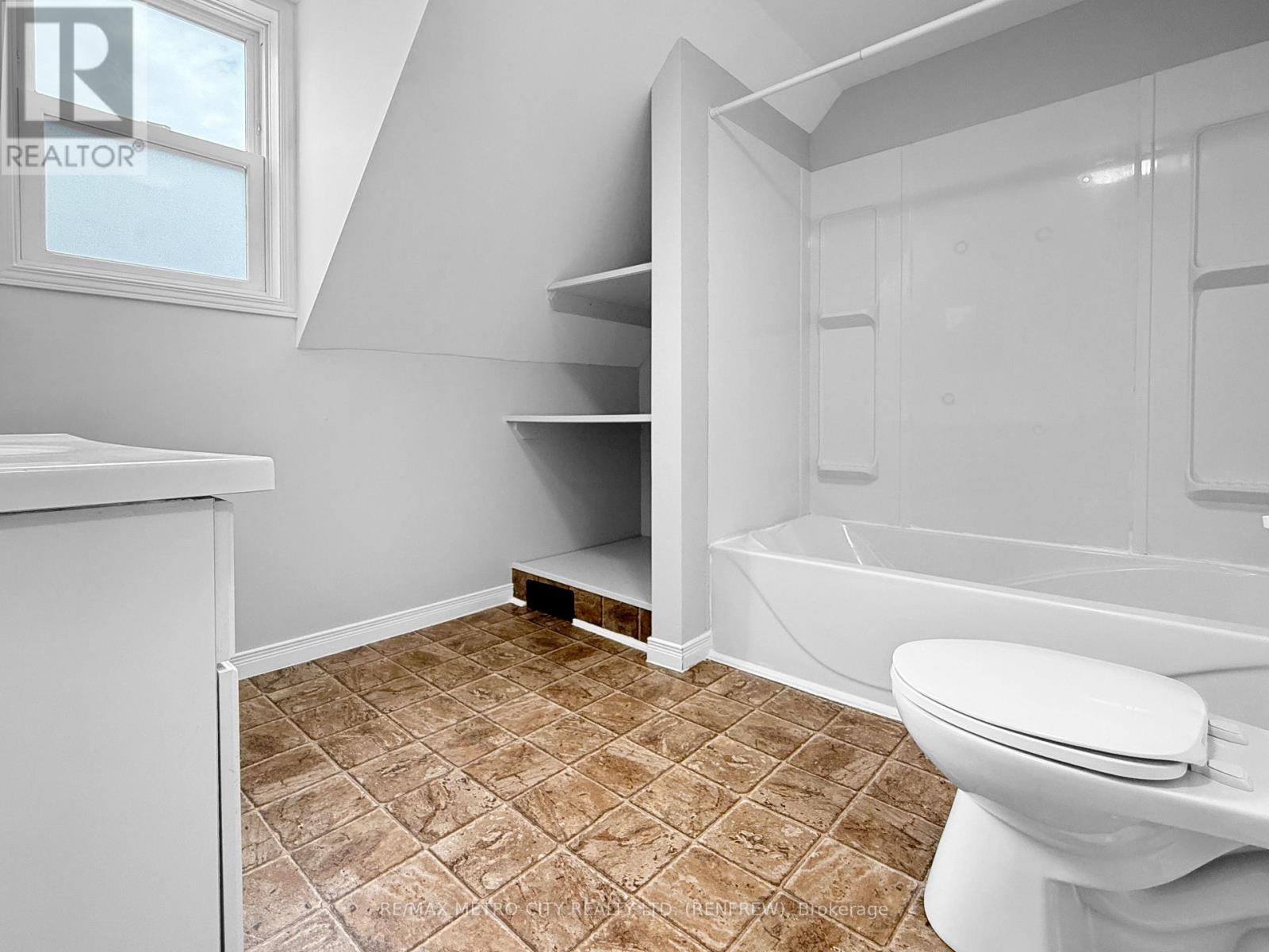 143 Bonnechere Street S, Renfrew, Ontario  K7V 1Z6 - Photo 10 - X13590474