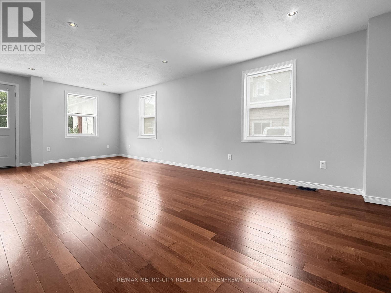 143 Bonnechere Street S, Renfrew, Ontario  K7V 1Z6 - Photo 5 - X13590474