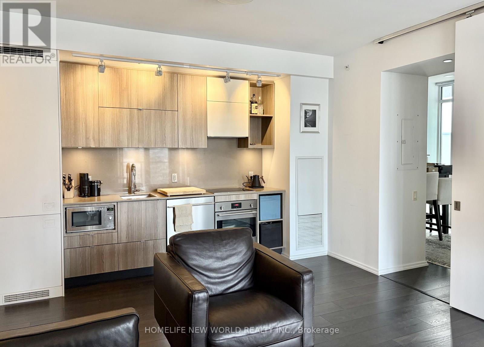 1608 - 125 Peter St Street, Toronto, Ontario  M5V 0M2 - Photo 2 - C13590414