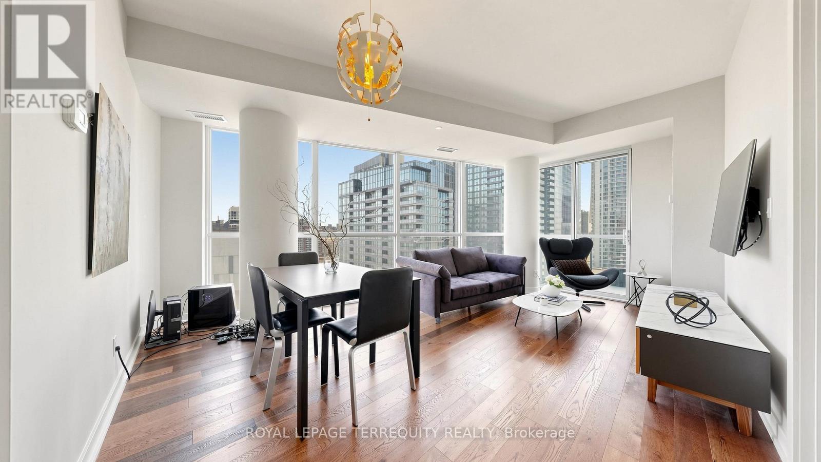 1705 - 20 Bruyeres Mews, Toronto, Ontario  M5V 0G8 - Photo 3 - C13590460