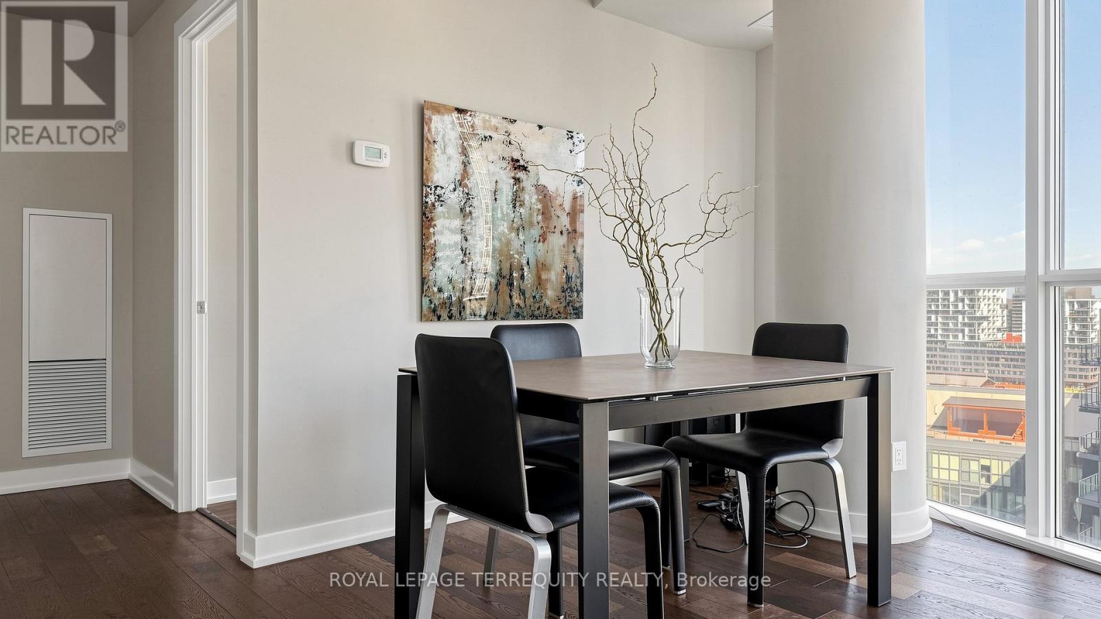 1705 - 20 Bruyeres Mews, Toronto, Ontario  M5V 0G8 - Photo 4 - C13590460