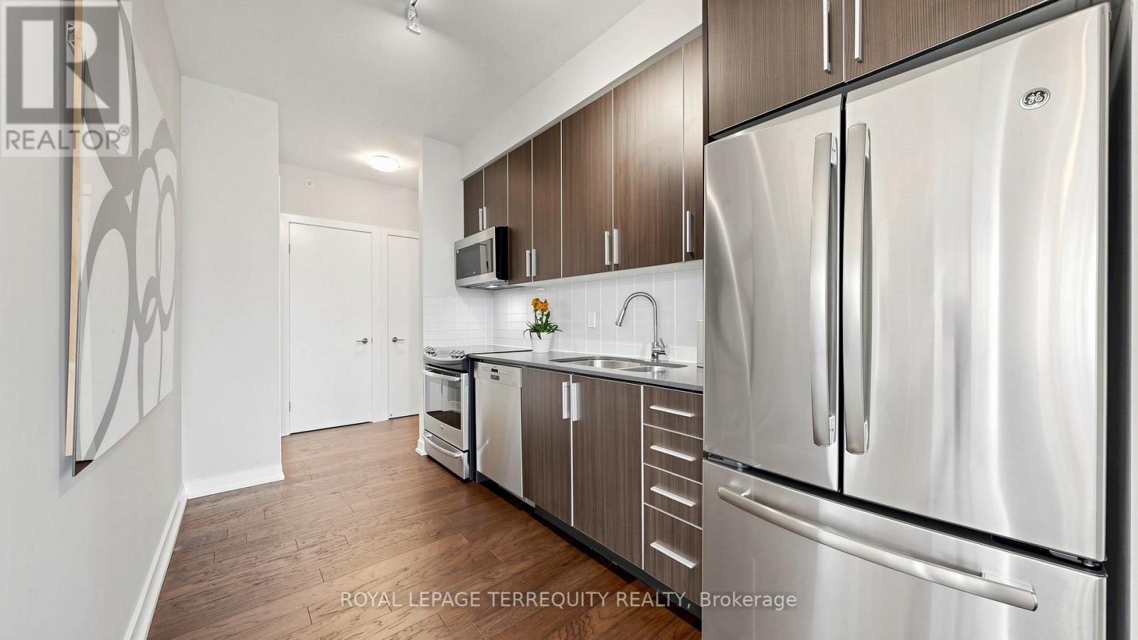 1705 - 20 Bruyeres Mews, Toronto, Ontario  M5V 0G8 - Photo 5 - C13590460