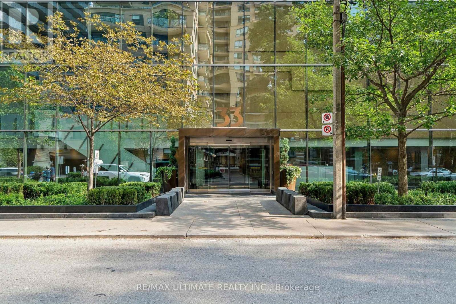 905 - 33 CHARLES STREET E, Toronto, Ontario