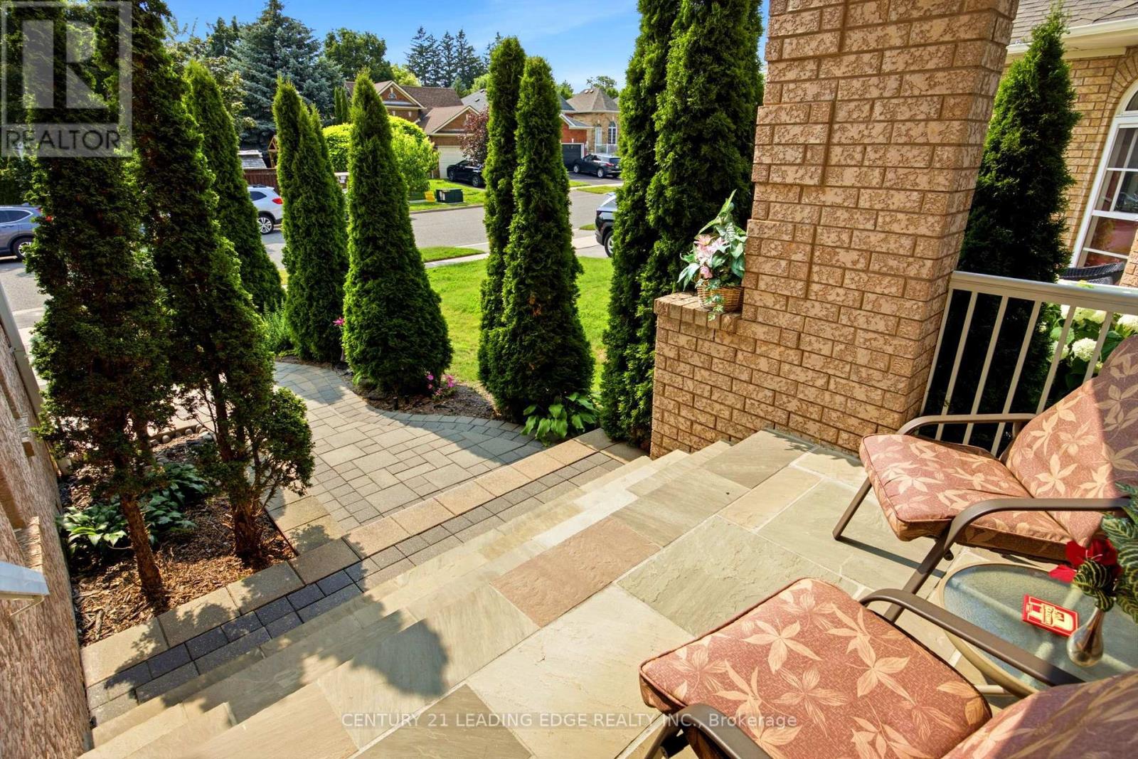 131 Tom Edwards Drive, Whitby, Ontario  L1R 2S2 - Photo 4 - E13590384