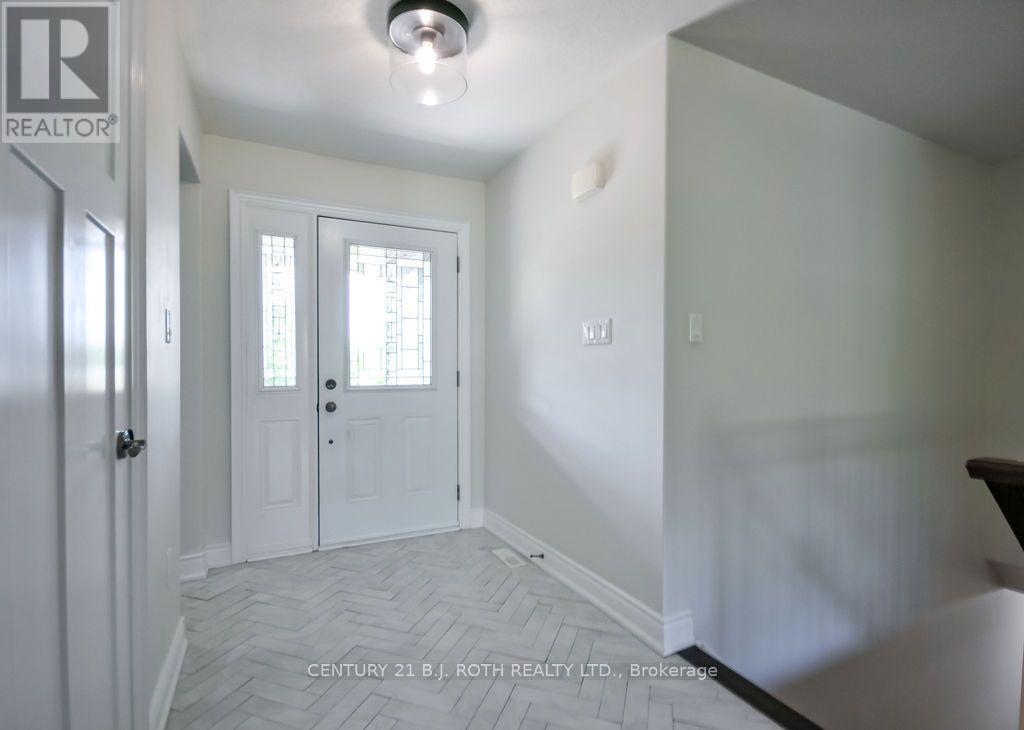 36 Merrington Avenue, Oro-Medonte (Warminster), Ontario  L3V 0R5 - Photo 8 - S13590528