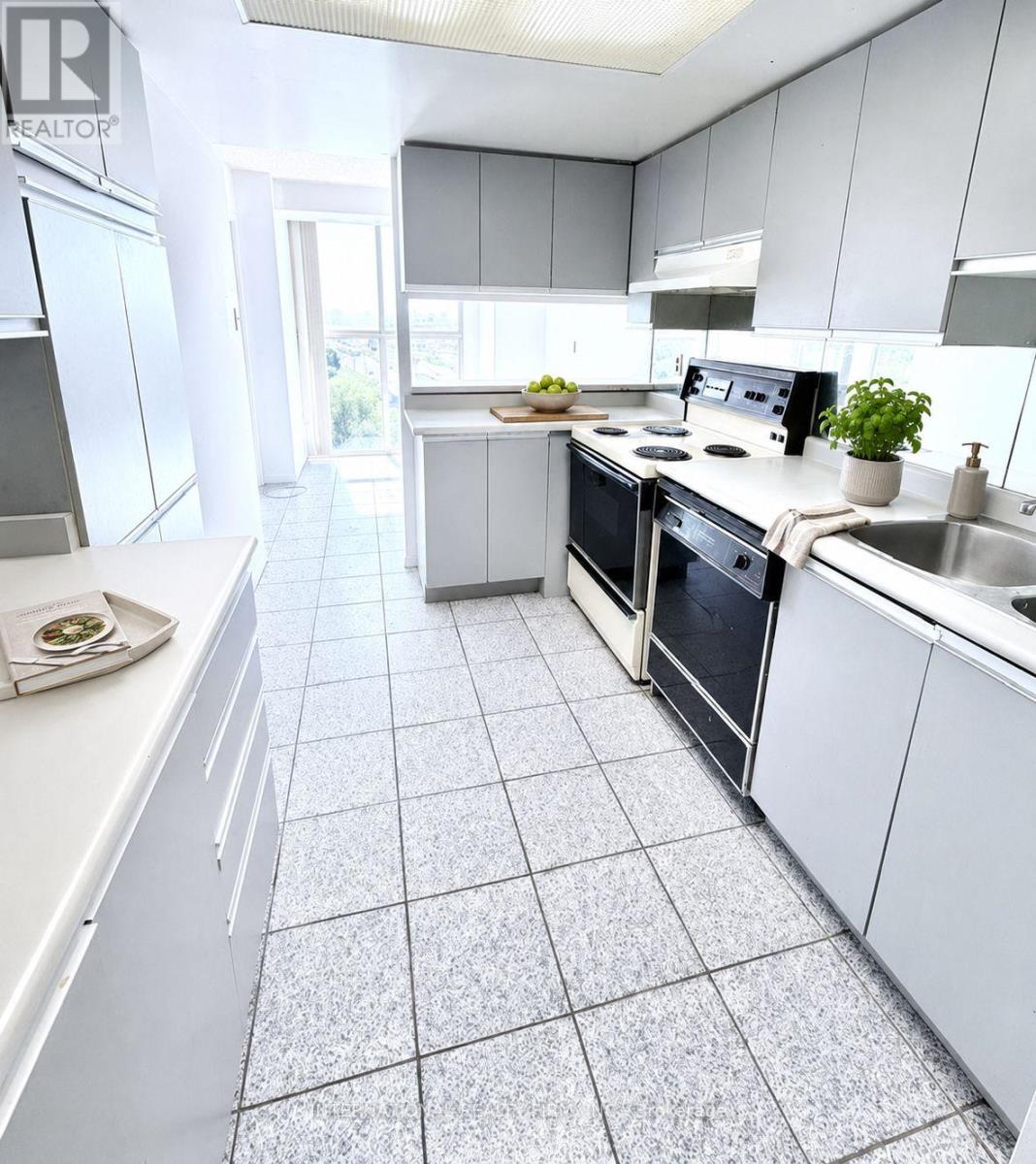 Lph2 - 600 Rexdale Boulevard, Toronto, Ontario  M9W 6T4 - Photo 3 - W13243764