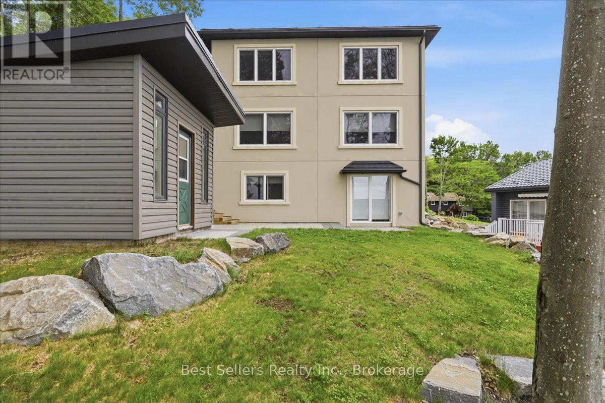 1 - 54 Florence Street W, Huntsville, Ontario  P1H 1V5 - Photo 2 - X13590452