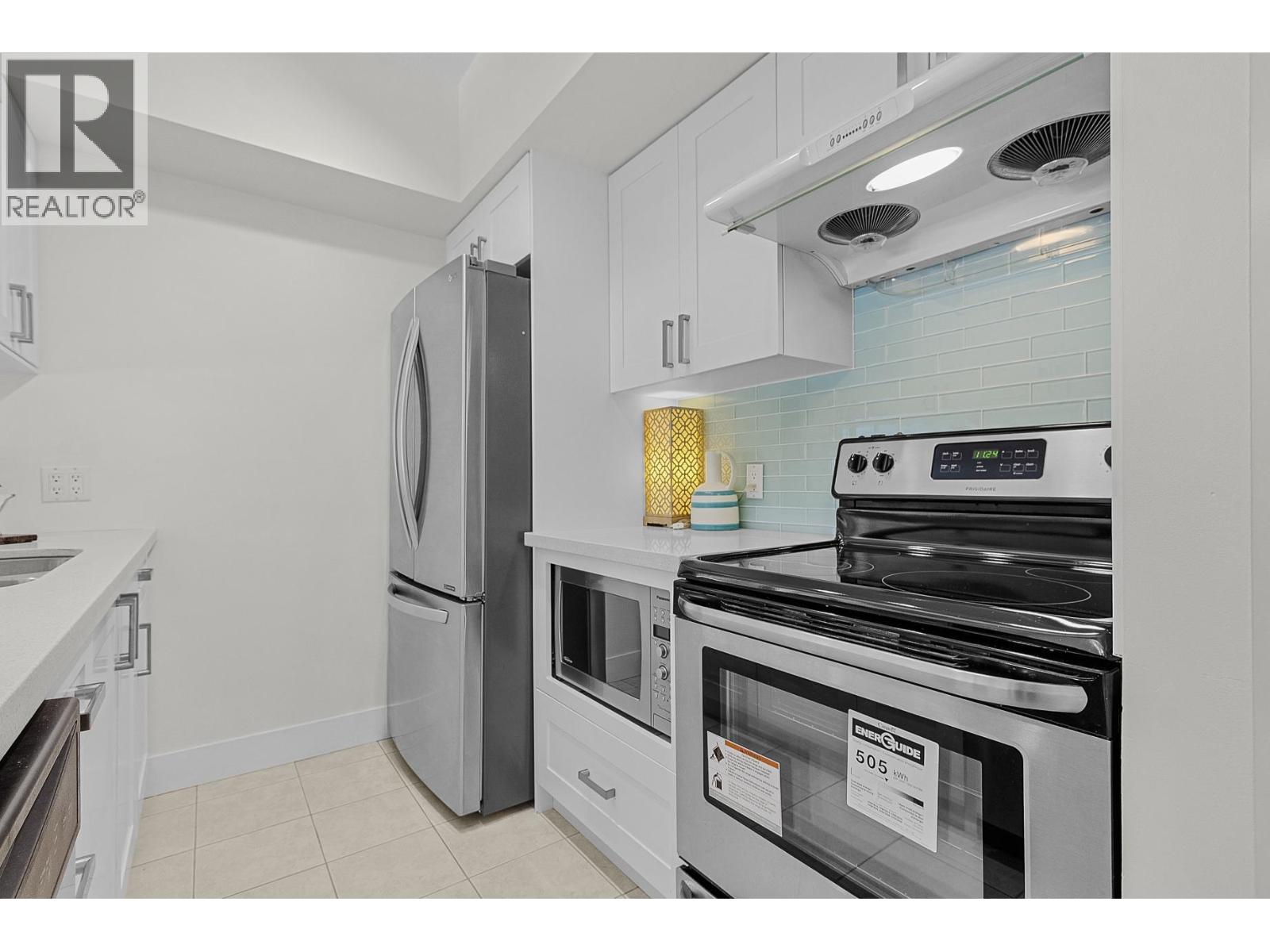 302 8871 Lansdowne Road, Richmond, British Columbia  V6X 3X8 - Photo 3 - R3148530