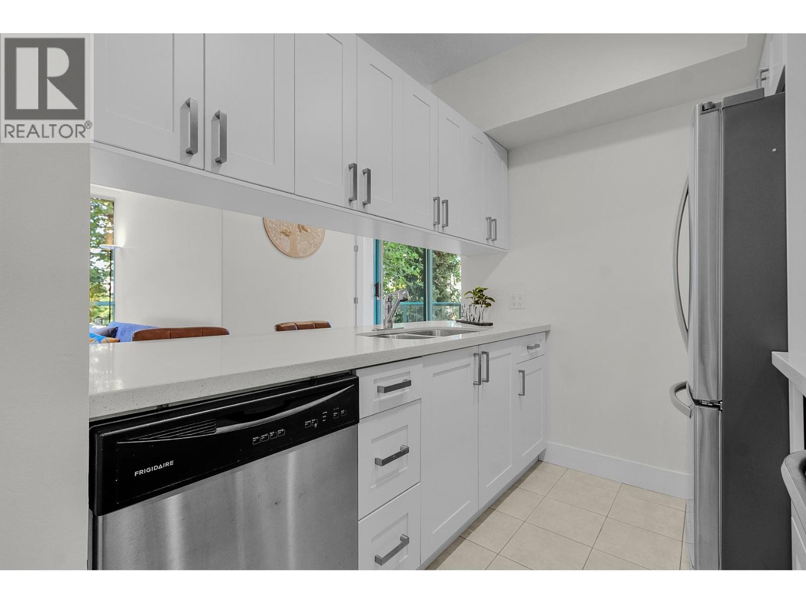302 8871 LANSDOWNE ROAD
