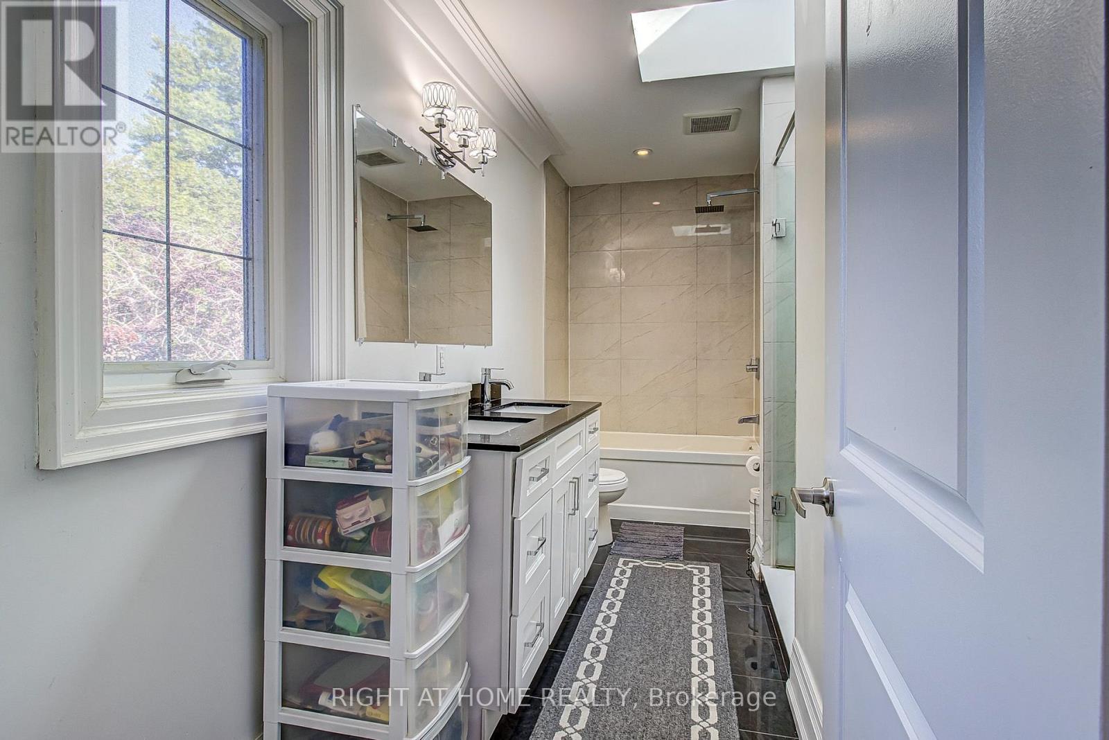 67 Scarborough Heights Boulevard, Toronto, Ontario  M1M 2V5 - Photo 29 - E13521506