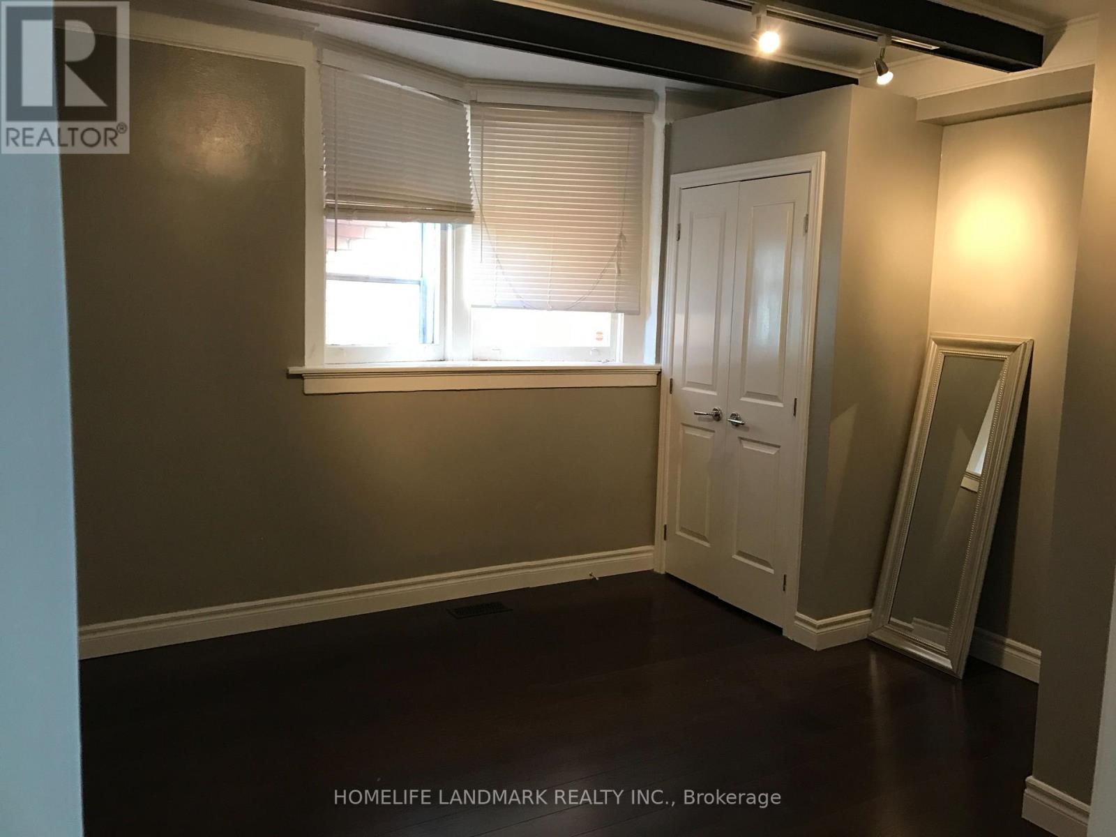 Upper - 937 Dufferin Street, Toronto, Ontario M6H 4B2 - Photo 11 - C13590586