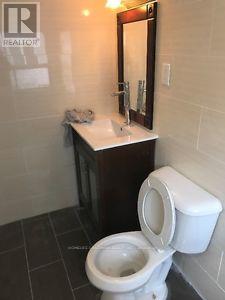 Upper - 937 Dufferin Street, Toronto, Ontario M6H 4B2 - Photo 13 - C13590586