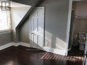 Upper - 937 Dufferin Street, Toronto, Ontario M6H 4B2 - Photo 14 - C13590586
