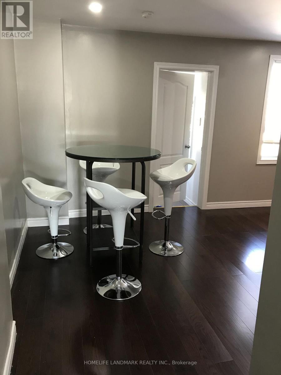 Upper - 937 Dufferin Street, Toronto, Ontario M6H 4B2 - Photo 7 - C13590586