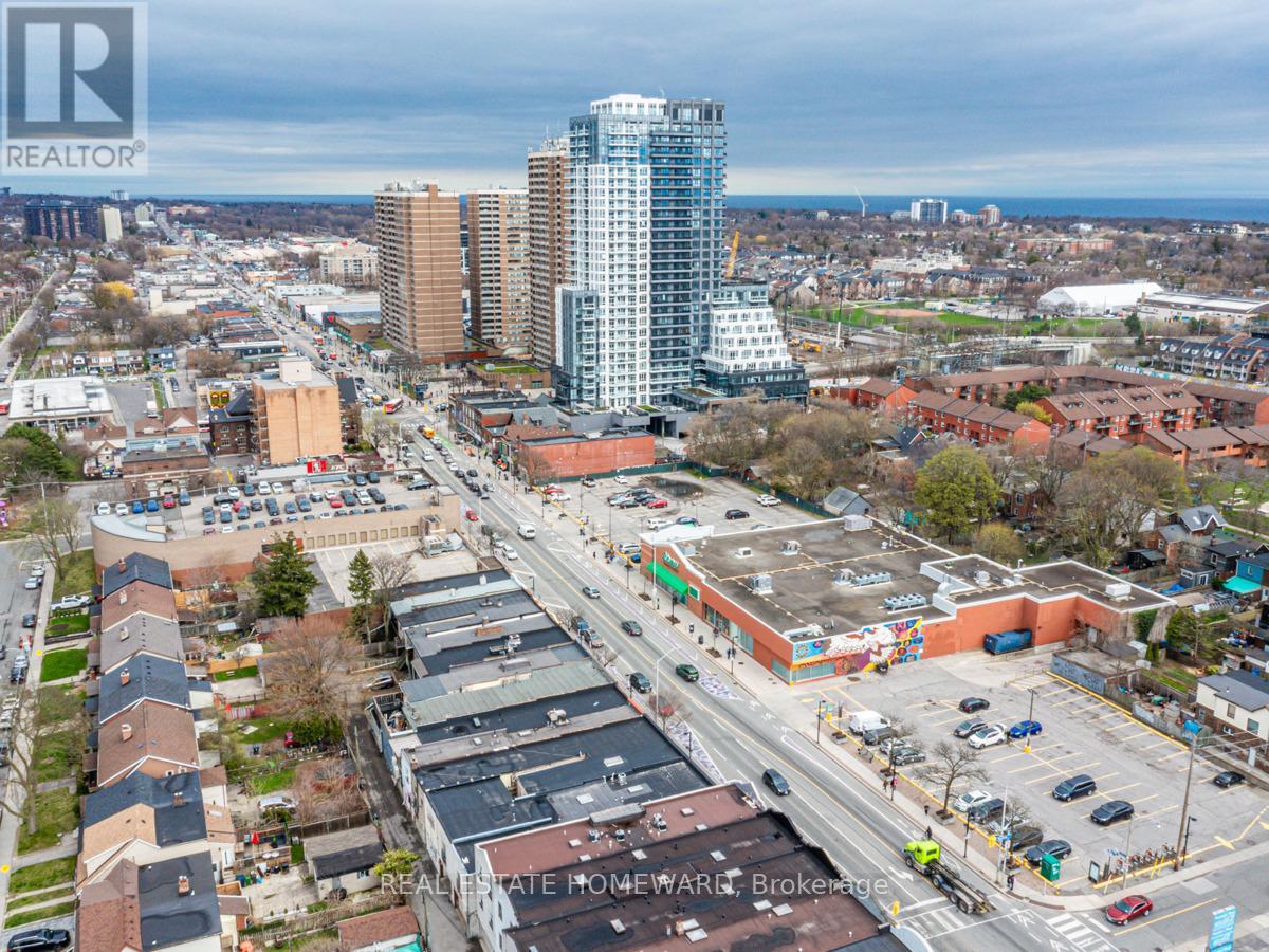 2438 Danforth Avenue, Toronto, Ontario M4C 1K9 - Photo 6 - E13590608