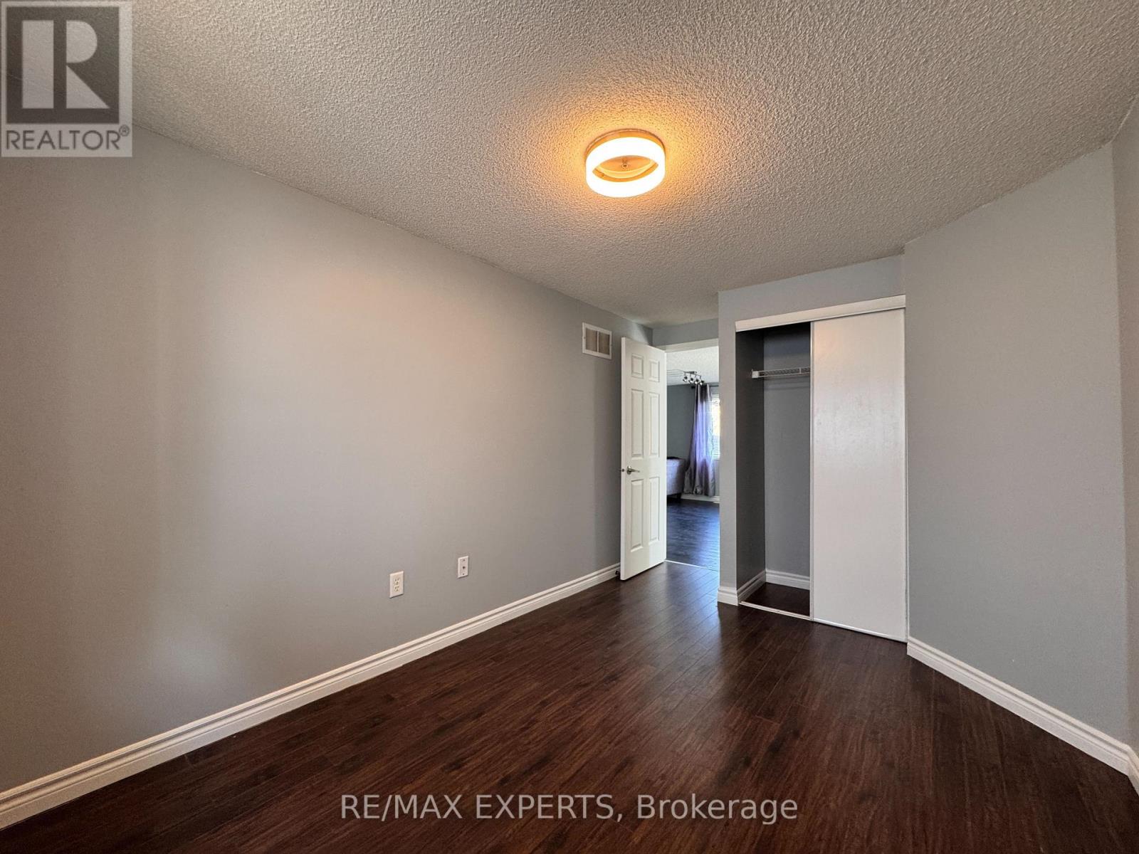 Upper - 4 Ambler Bay, Barrie, Ontario  L4M 7A4 - Photo 21 - S13492770