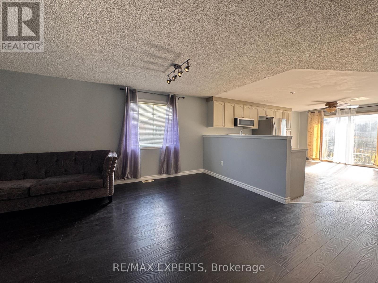 Upper - 4 Ambler Bay, Barrie, Ontario  L4M 7A4 - Photo 5 - S13492770