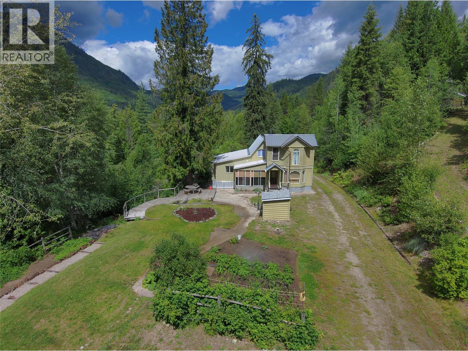 440 Hubscher Road, Ross Spur, British Columbia V0G 1L0 - Photo 3 - 10394009