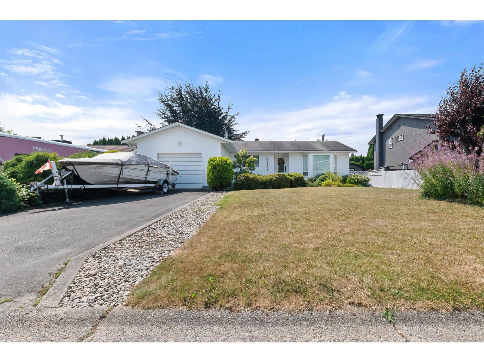 45268 LENORA CRESCENT|Chilliwack Proper West