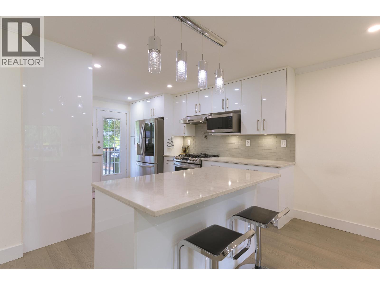 1543 CHADWICK AVENUE, Port Coquitlam, British Columbia