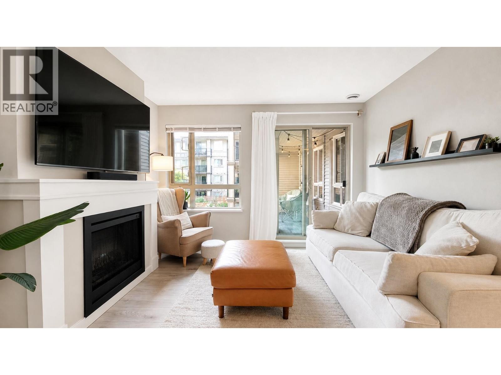 210 3105 Lincoln Avenue, Coquitlam, British Columbia  V3B 0E1 - Photo 3 - R3148334