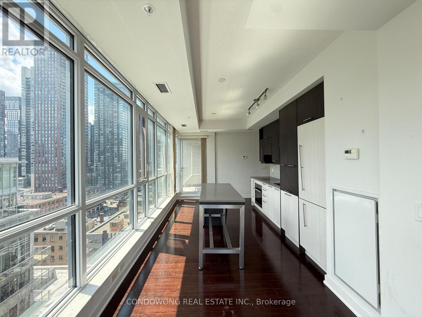 1504 - 30 Nelson Street, Toronto, Ontario  M5V 0H5 - Photo 2 - C13590656