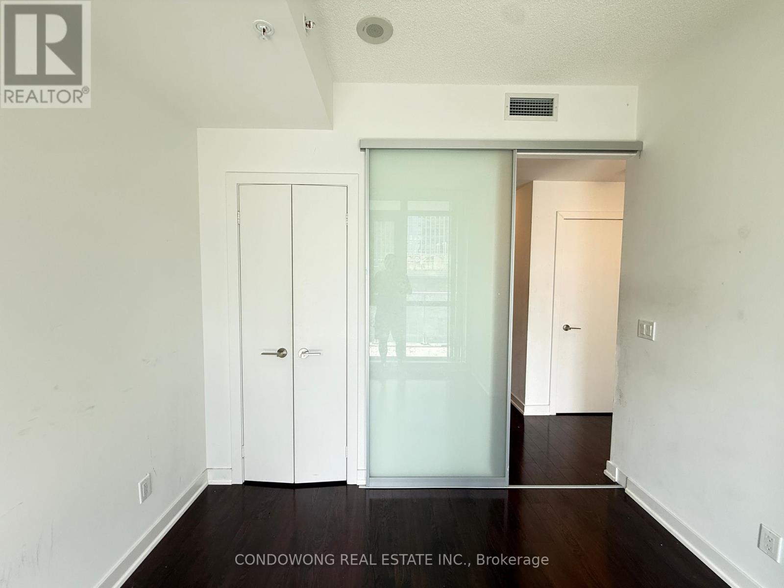 1504 - 30 Nelson Street, Toronto, Ontario  M5V 0H5 - Photo 9 - C13590656