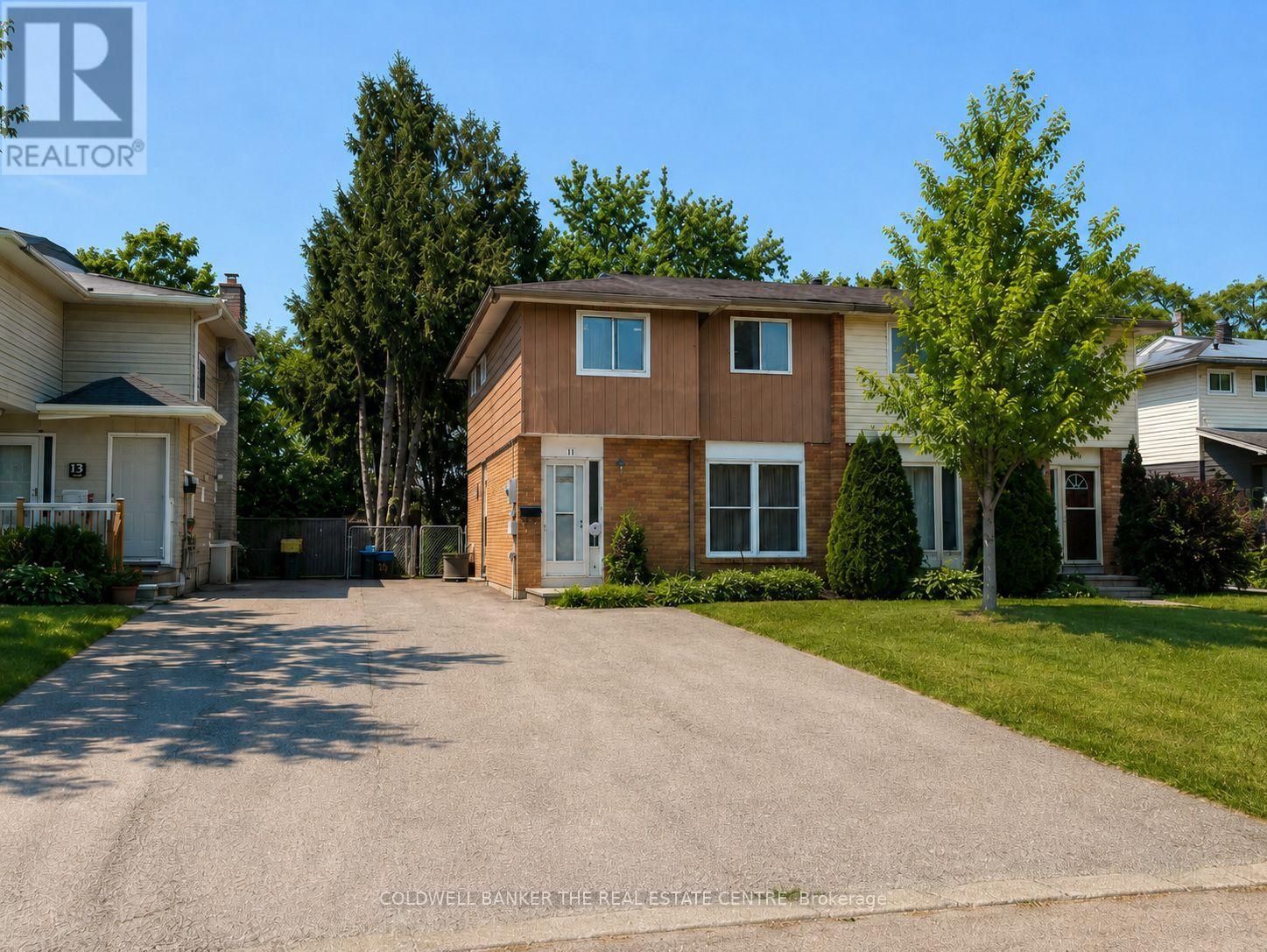 11 Chaucer Crescent, Barrie, Ontario  L4N 4T8 - Photo 1 - S13590654