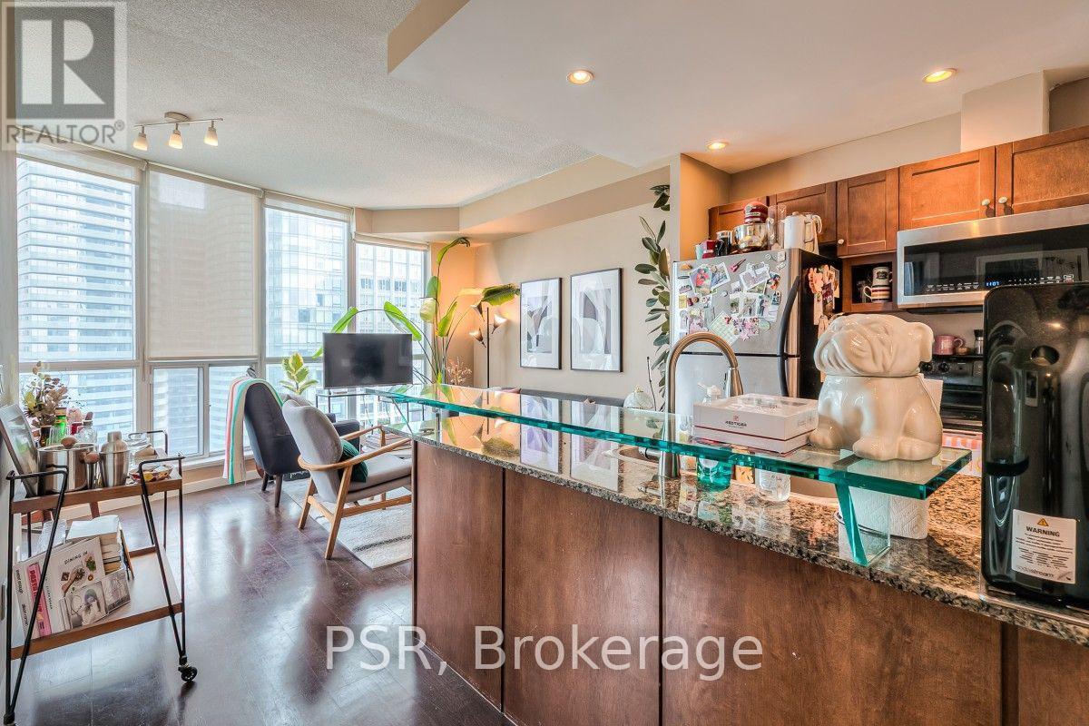 13 - 208 Queens Quay West, Toronto, Ontario M5J 2Y5 - Photo 3 - C13589452