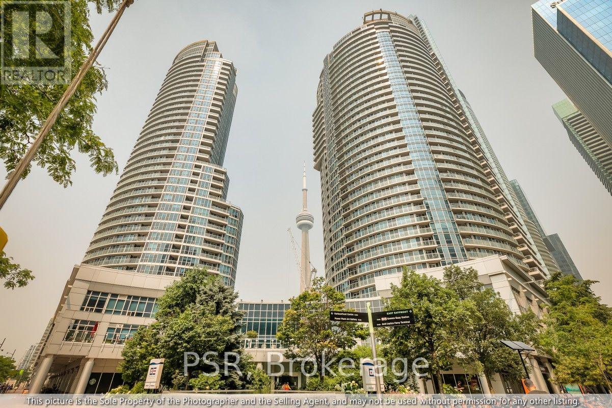 13 - 208 QUEENS QUAY WEST, Toronto, Ontario