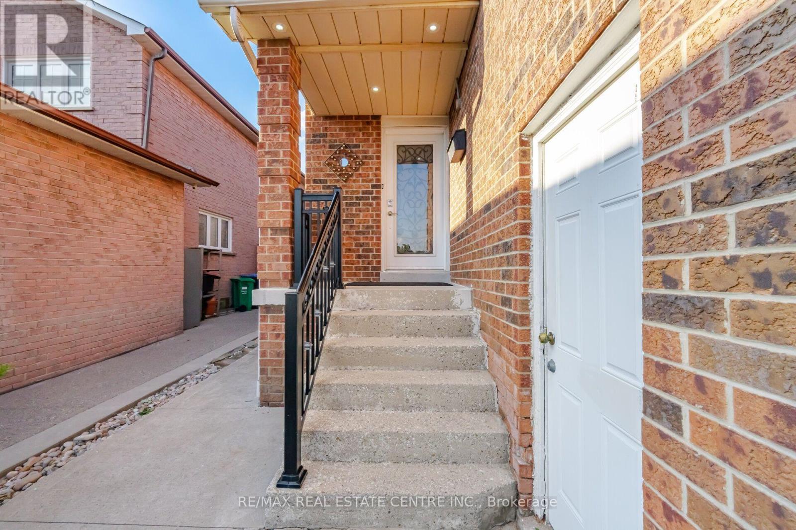 177 Surbray Grove, Mississauga, Ontario L5B 2E2 - Photo 5 - W13590732
