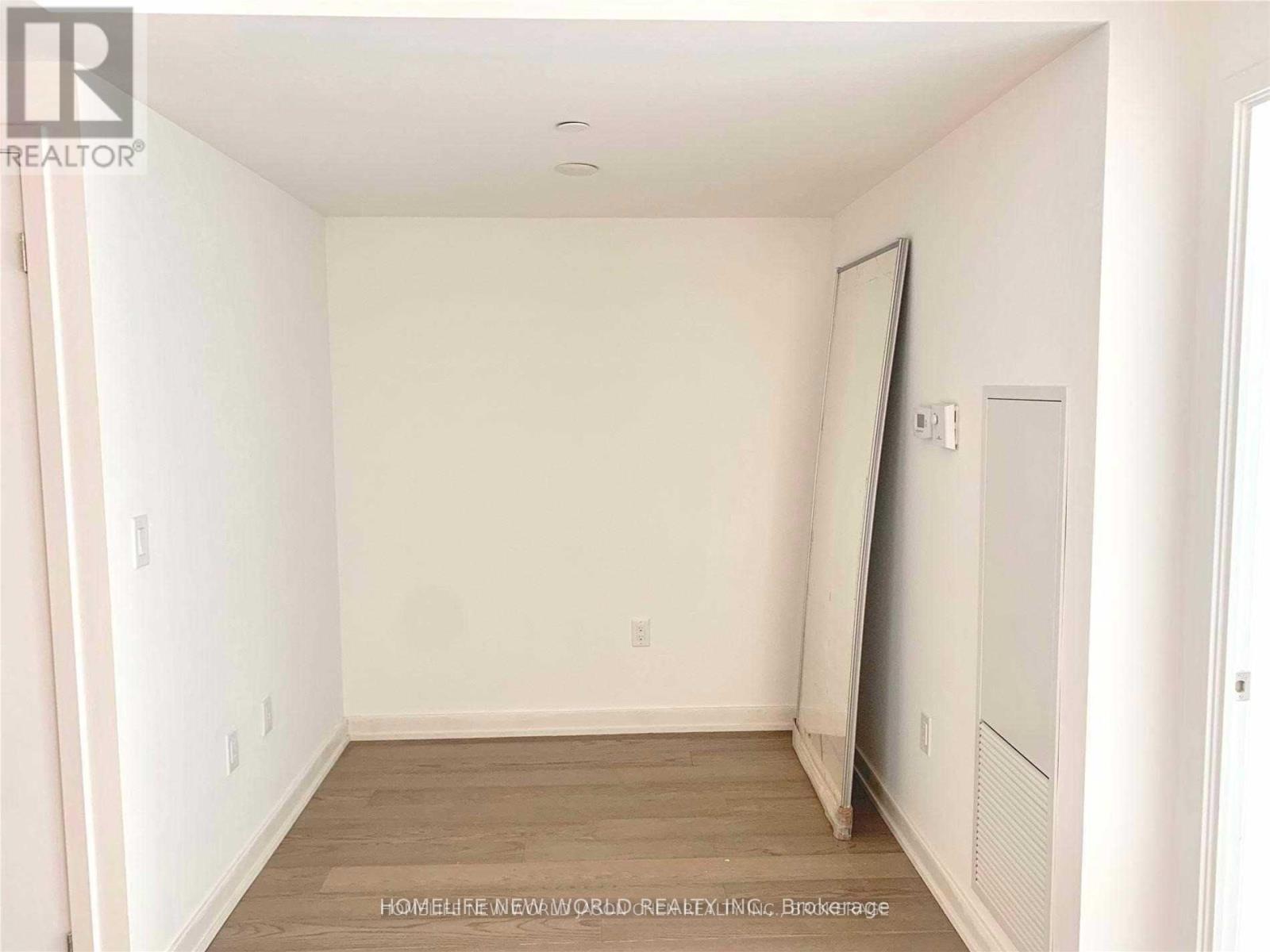 906 - 11 Wellesley Street W, Toronto, Ontario  M4Y 1E8 - Photo 10 - C13590796