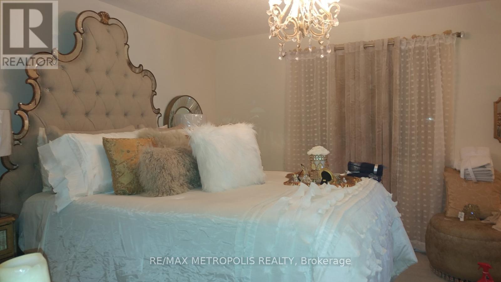 2757 William Jackson Drive, Pickering, Ontario  L1X 0C1 - Photo 1 - E13590824