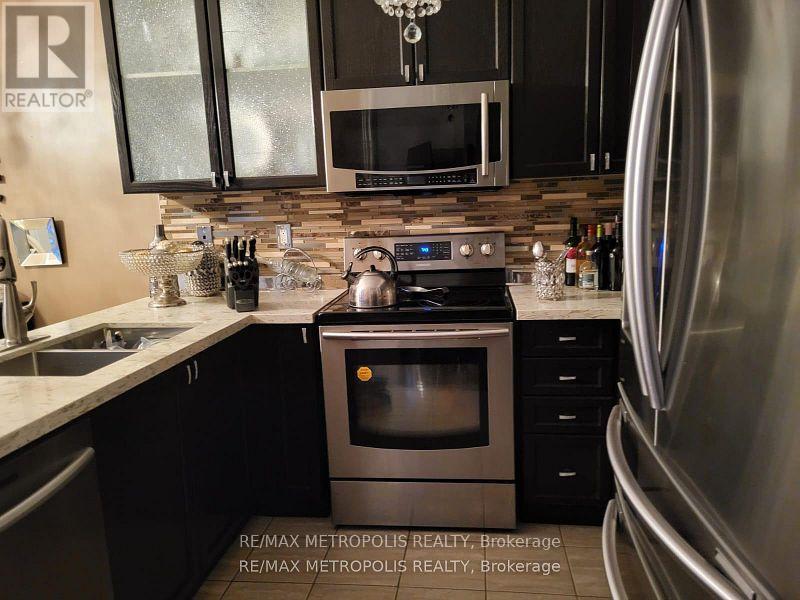 2757 William Jackson Drive, Pickering, Ontario  L1X 0C1 - Photo 3 - E13590824