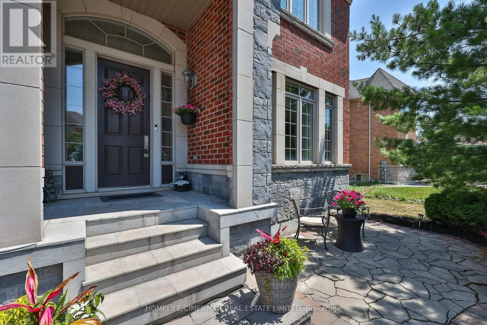 5 Pheasant Drive, Richmond Hill, Ontario  L4E 3S9 - Photo 2 - N13590778