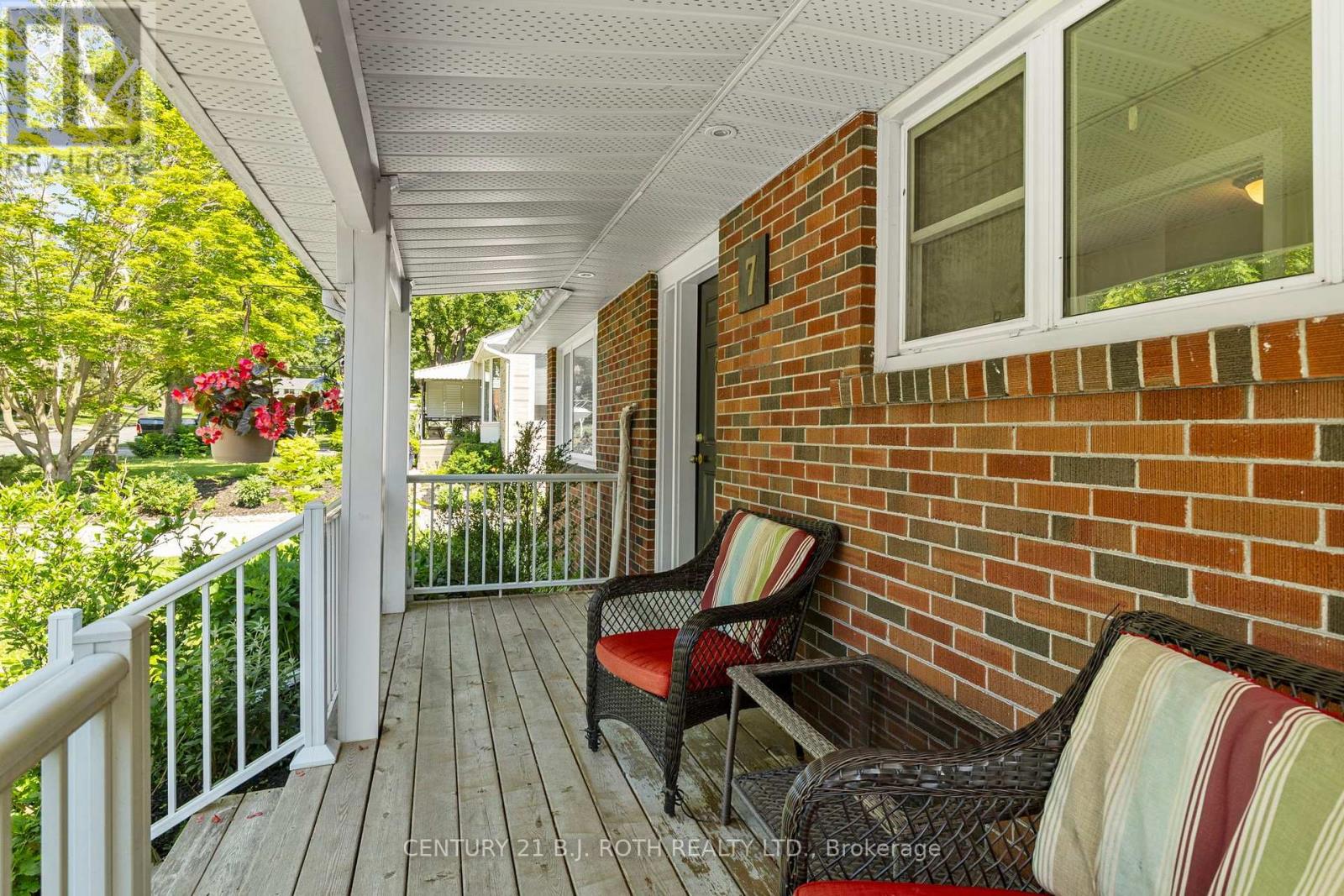 7 Vine Street, Barrie (Sunnidale), Ontario  L4N 2B1 - Photo 3 - S13590822