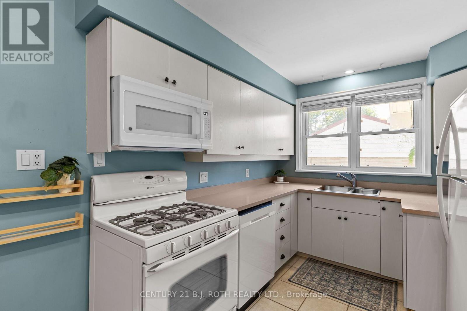 7 Vine Street, Barrie (Sunnidale), Ontario  L4N 2B1 - Photo 7 - S13590822